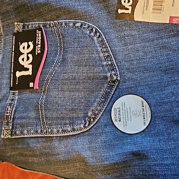 Lee womans midrise regular fit straight jeans Sz. 24 petite NWT - Picture 2 of 5